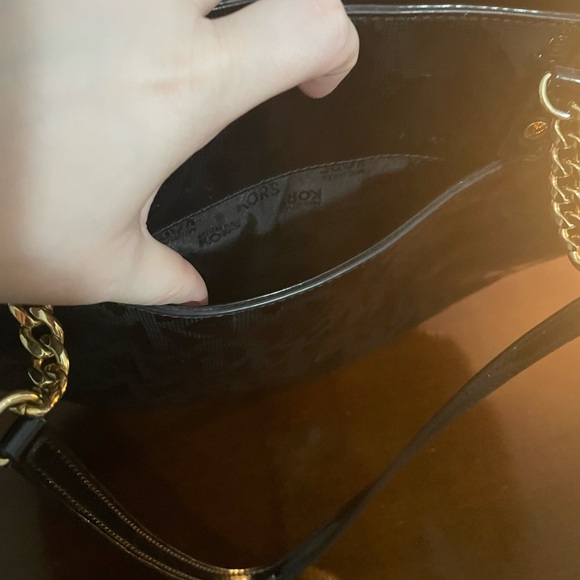 Medium sized Michael Kors purse - Picture 2 of 4